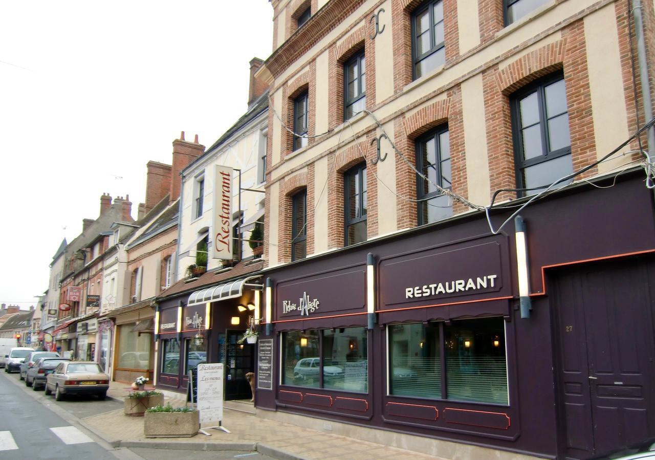Logis Hotel-Restaurant Le Relais D'Aligre Chateauneuf-en-Thymerais Bagian luar foto